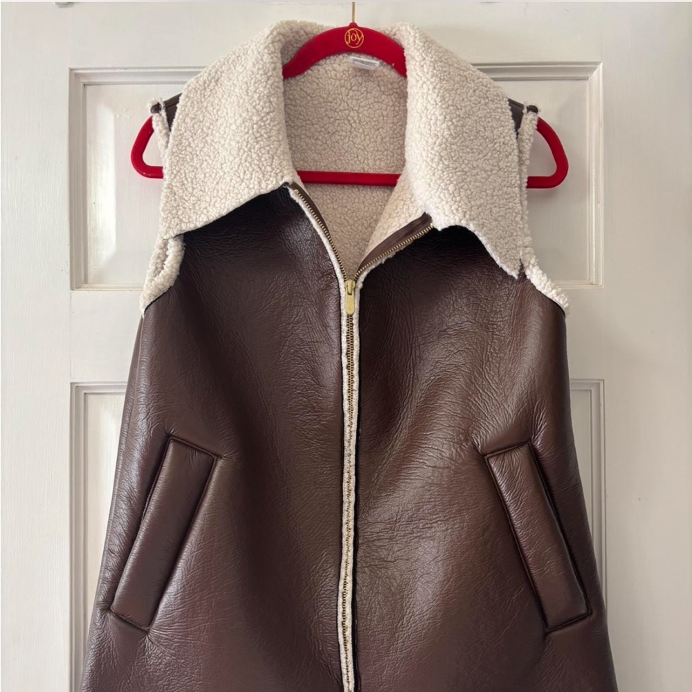 Elegant Brown Shearling-Lined Vest